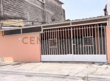 Casa · 95m² · 2 Habitaciones · 1 Estacionamiento · Oportunidad Solo Contado Venta Casa Tulcán y Chavez Fco 3 Dorm Garaje Patio Elsm