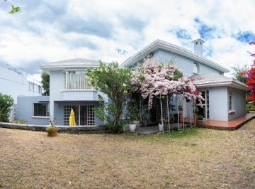 Casa de 3 habitaciones, Quito · Hermosa Casa Estilo Contemporaneo. Ascensor. $480.000