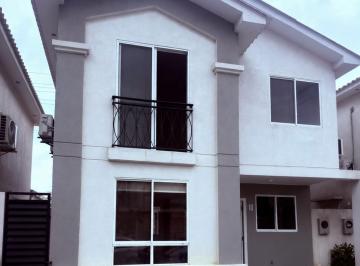 Casa · 101m² · 3 Habitaciones · 2 Estacionamientos · Casa en Alquiler en Casa Laguna, Etapa Manantial, Paoc