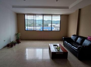 Departamento de 3 habitaciones, Guayaquil · Urdesa Central Venta Departamento