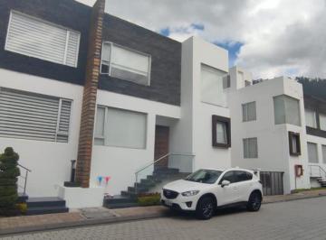 Casa · 391m² · 3 Habitaciones · 3 Estacionamientos · Casa en Venta en Miravalle Dentro de Exclusivo Conjunto Residencial