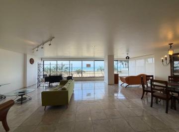Departamento de 3 habitaciones, Salinas · Departamento Amoblado con Salida Directa Al Mar en Chipipe