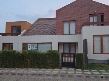 Casa de 4 habitaciones, Quito · Casa en Renta en Nayón | 3 Dorm. + Estudio