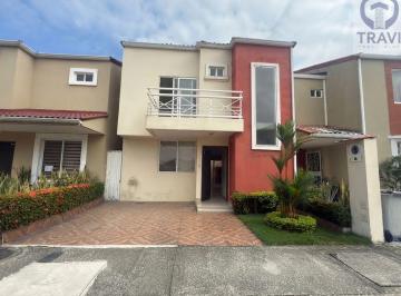 Casa de 3 habitaciones, Guayaquil · Casa en Venta en Urbanización La Perla Etapa 2 Al Norte