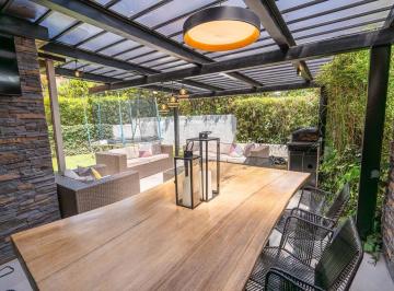Casa · 157m² · 3 Habitaciones · 2 Estacionamientos · Cumbaya, San Juan, Una Casa Que Enamora, Renovacion Integral y Moderno