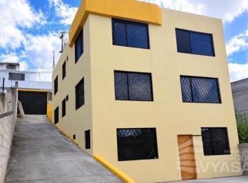Casa · 250m² · 7 Habitaciones · 6 Estacionamientos · Carcelén - Mastodontes, Casa Rentera de Venta 250 m²