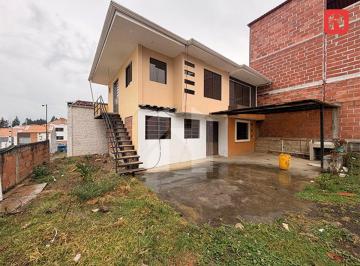 Casa de 2 habitaciones, Cuenca · Vendo en Cuenca Casa de 2 Departamentos con Terreno en El Cebollar (Cc4189)