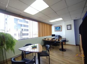 Oficina comercial · 93m² · 2 Estacionamientos · Venta Oficina Remodelada con 2 Parqueaderos - Av Colón y Av Amazonas