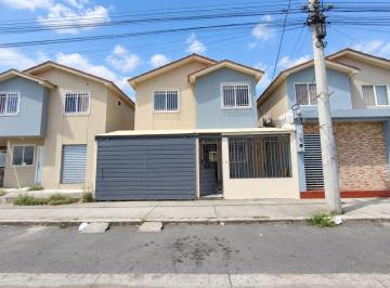 Casa · 96m² · 3 Habitaciones · 2 Estacionamientos · Casa en Venta en Villa Bonita Estf