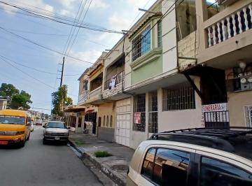 Casa · 398m² · 9 Habitaciones · 1 Estacionamiento · Casa Rentera en Venta, en Calle 36 Colombia y Destruge, Sur de Guayaquil. Carp