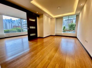 Suite de 1 habitación, Quito · Linda Suite, Amplia, Buena Iluminación Ubicada en Calle Bossano - Sector Bellavista