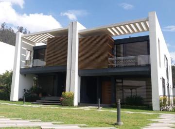 Casa · 298m² · 3 Habitaciones · 2 Estacionamientos · Vendo Casa Conjunto Villa Belmonte - Nayón