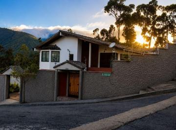 Casa de 3 habitaciones, Quito · Casa de 770 m² con 3 Dorm. Venta Mitad del Mundo