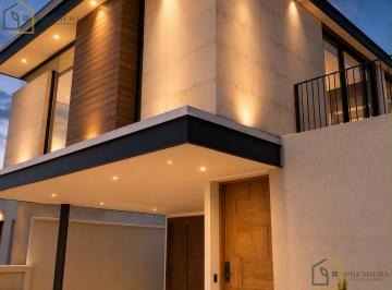 Casa · 320m² · 3 Habitaciones · 2 Estacionamientos · Casa de Venta Zona Hilacril