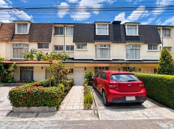 Casa de 4 habitaciones, Quito · Casa en Venta con 4 Dorm. Jardin y Pérgola en Jardines de Carcelén.