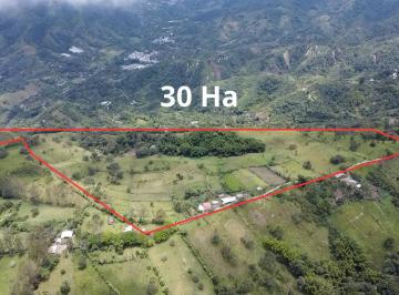 Terreno / Lote , Quito · Finca de 30 Ha en Nanegal a 1 Hora y Media de Quito