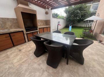 Casa de 3 habitaciones, Quito · Venta, Amplia Casa con Jardín en Tumbaco con Excelente Ubicación