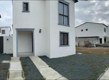 Casa de 3 habitaciones, Daule · Alquilo Casa Sin Amoblar en La Rioja de Estreno