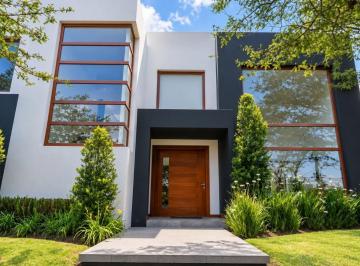 Casa de 4 habitaciones, Quito · Casa en Venta en Tumbaco, Quito