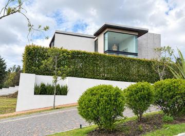 Casa de 4 habitaciones, Quito · Casa en Venta · Mirácoli, Nayón · Vista Al Valle, 269 m² y Casa Club