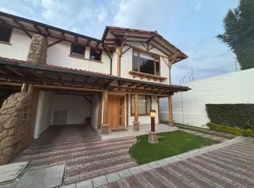 Casa · 200m² · 3 Habitaciones · 2 Estacionamientos · Mcl - Alquiler Casa Rustica - 3 Dorm. - Estudio - Sala de Estar - Tumbaco - Santa Rosa