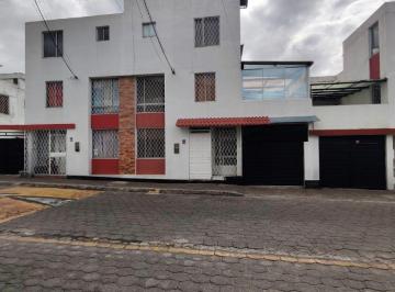 Casa de 3 habitaciones, Quito · Casa en Venta en El Sur de Quito – El Beaterio | $80.000 Negociables
