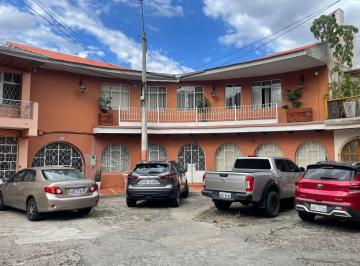 Casa de 4 habitaciones, Cuenca · Casa en Venta Conjunto Privado Ideal Para Proyecto de Hospedaje