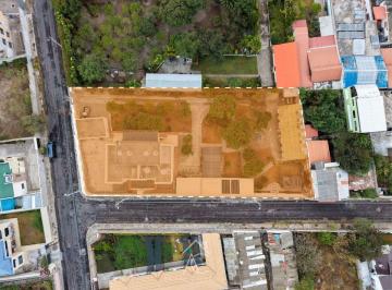 Casa de 8 habitaciones, Quito · Dos Casa en Venta con Terreno Amplio en Mitad del Mundo