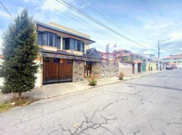 Casa de 4 habitaciones, Riobamba · Casa de 490 m en Venta, Sector Multiplaza