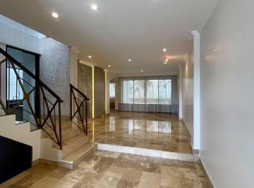 Casa de 1 habitación, Guayaquil · Ceibos Norte: Vendo Casa Remodelada de Dorm. y Amplio Patio