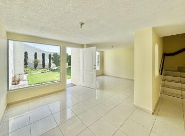Casa de 4 habitaciones, Quito · Venta de Casa Frente Al Colegio Ism Quito Sector Solca