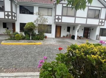 Casa de 4 habitaciones, Quito · Oportunidad, Acogedora Casa en Venta 159,73 m², en Conjunto, San Isidro del Inca – Quito Norte