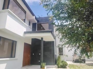 Casa · 400m² · 4 Habitaciones · 4 Estacionamientos · Renta Casa 230 m² Tumbaco 400 m²