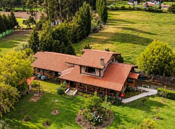 Hacienda-Quinta de 4 habitaciones, Cayambe · Hacienda en Venta en Cayambe, con Casa, Potreros, Invernadero y Rio