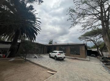 Local comercial · 105m² · 15 Estacionamientos · Local Comercial - Tumbaco