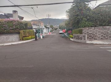 Terreno / Lote , · Terreno de 560 m² en Venta en Cumbaya, Junto Al Club Jacarandá "En Valle 1"