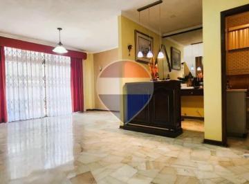 Casa · 244m² · 4 Habitaciones · 2 Estacionamientos · Venta Casa Urb. La Saiba