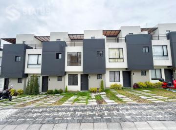 Casa · 92m² · 3 Habitaciones · 2 Estacionamientos · Venta de Casa con Salida Inmediata a La Antigua Vía de Conocoto