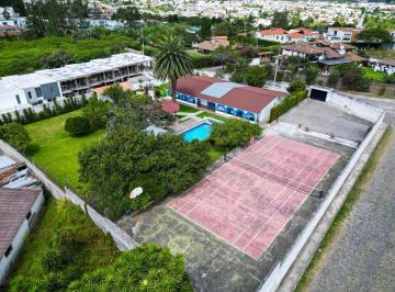 Hacienda-Quinta · 2440m² · 5 Habitaciones · 10 Estacionamientos · Quinta en Tumbaco