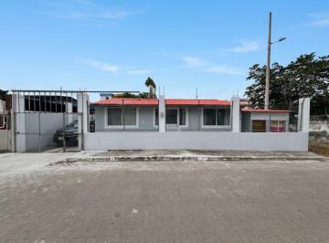 Casa · 104m² · 3 Habitaciones · 1 Estacionamiento · En Venta Casa Amoblada 104 m² Cerca Playa Atacames