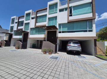 Casa de 3 habitaciones, Quito · Casa Espectacular en Venta San Juan de Cumbaya