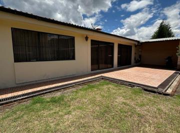 Casa de 4 habitaciones, Quito · Rento Casa Independiente Para Negocio