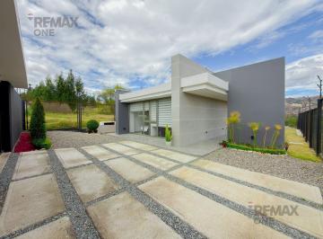 Casa · 176m² · 3 Habitaciones · 2 Estacionamientos · En Venta Casa de Una Planta en Zhullin