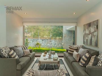 Casa · 327m² · 4 Habitaciones · 6 Estacionamientos · En Venta Lujosa Casa de Una Planta en Challuabamba
