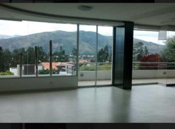 Departamento de 3 habitaciones, Quito · 3 Dorm., Balcón Sector El Establo Cerca a Site Center Cumbaya