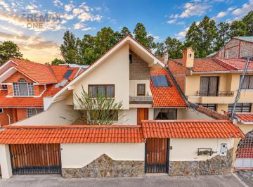 Casa · 235m² · 4 Habitaciones · En Venta Amplia Casa Sector Cdla de Los Ingenieros