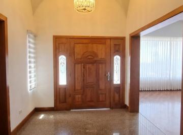 Casa de 4 habitaciones, Quito · Casa de Venta - Renta, Altos del Valle con Ascensor
