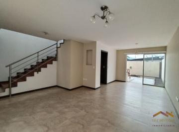 Casa · 128m² · 3 Habitaciones · 2 Estacionamientos · Casa de Arriendo Valle de Los Chillos, Sector La Armenia