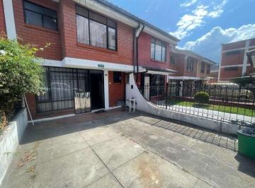 Casa de 5 habitaciones, Quito · Propiedad en Venta Los Laureles