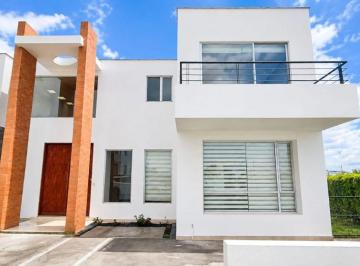 Casa de 3 habitaciones, Quito · Venta de Casa 480 Mt 3 Dorm. Cumbaya